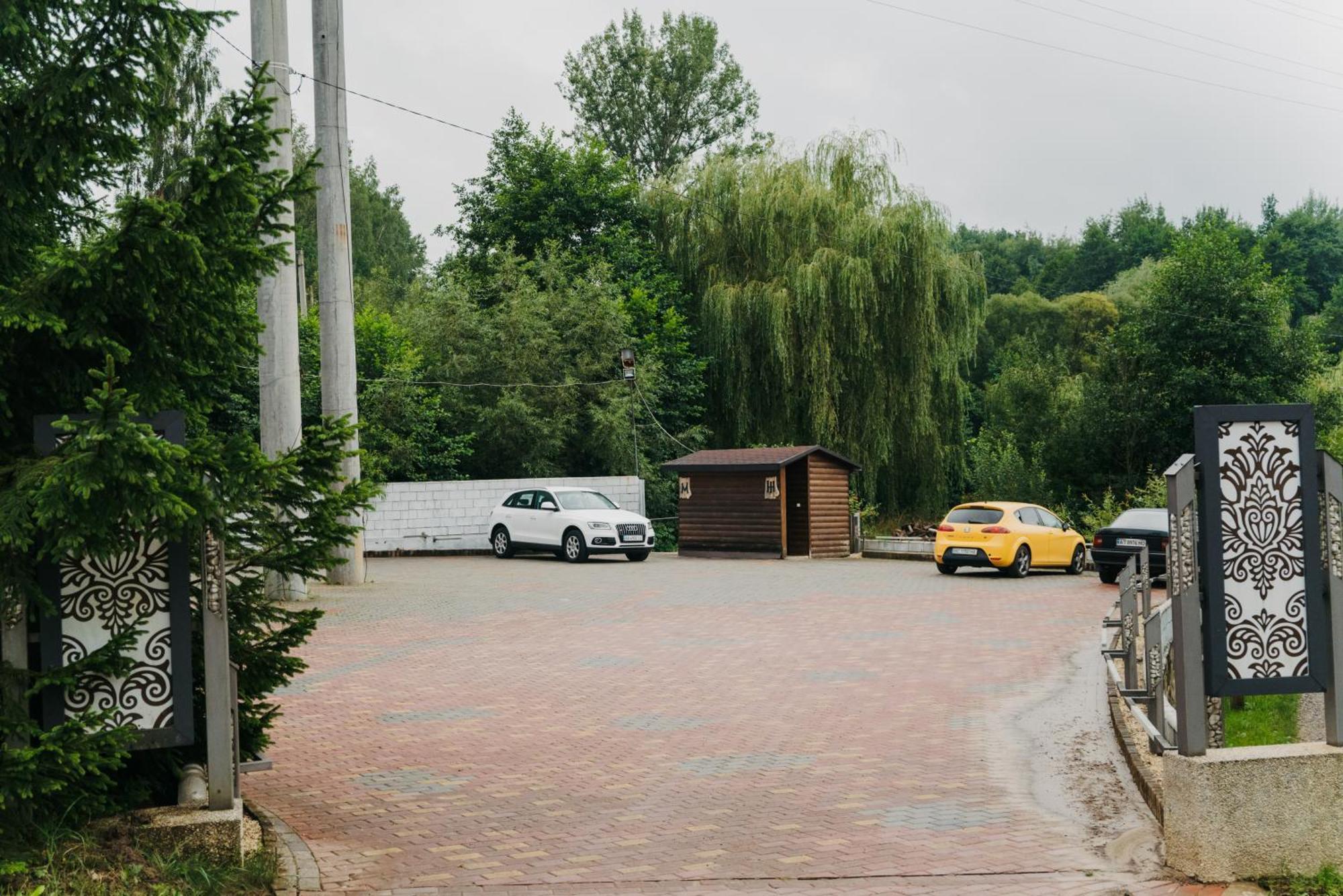 сосновий двір *